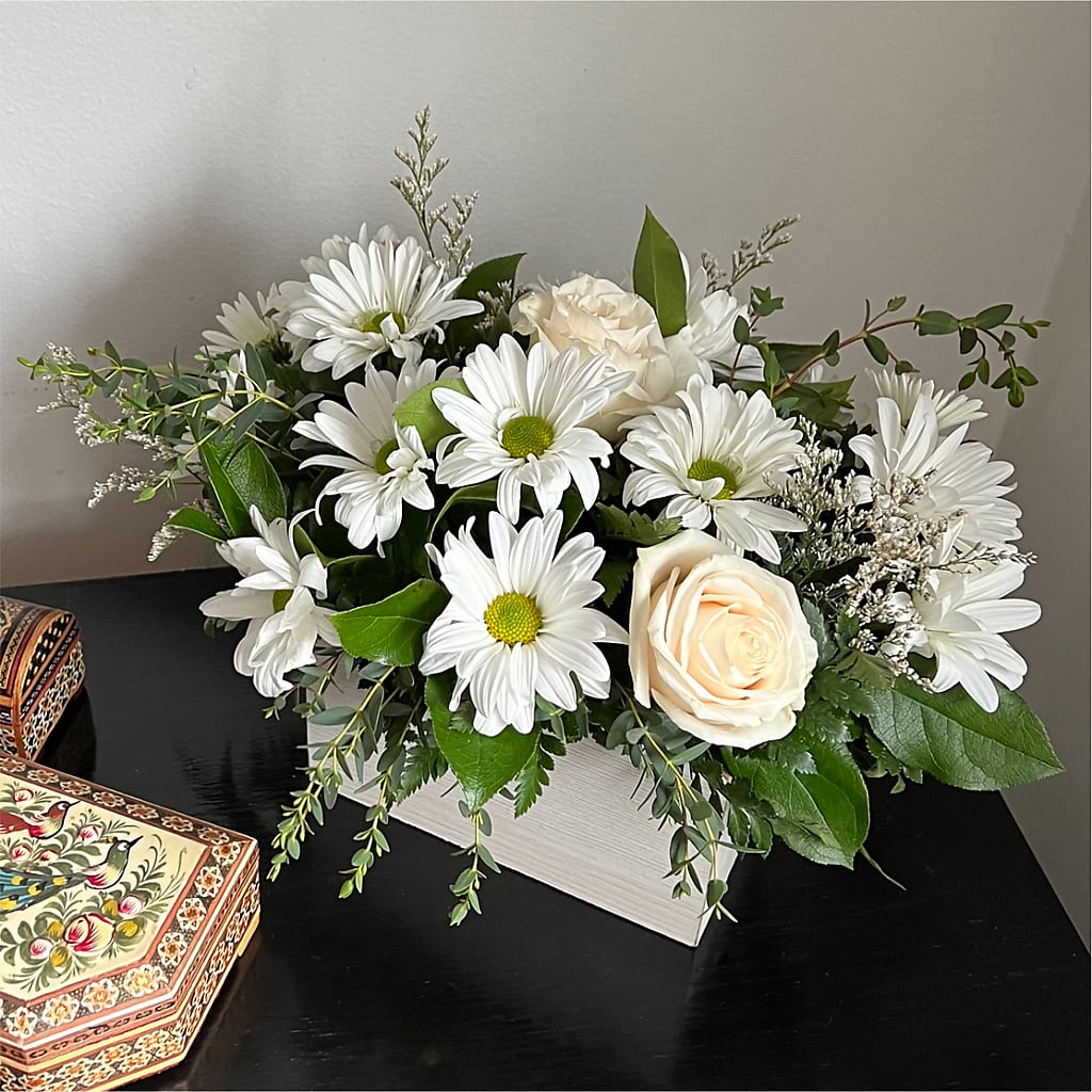 Fresh Linen Box Bouquet – GLAMMY'S FLOWER GARDEN, Fayette AL