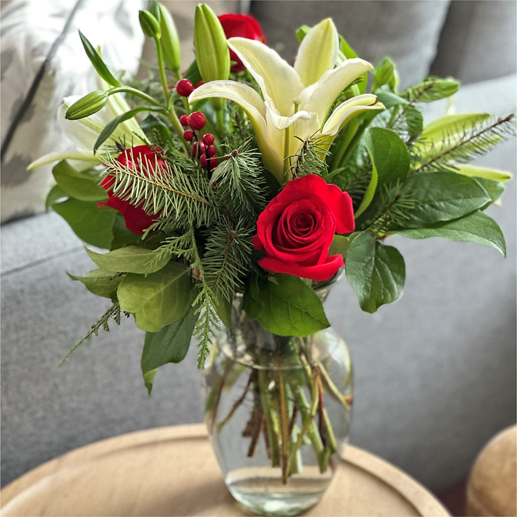 Sparkling Snowflakes Bouquet – GLAMMY'S FLOWER GARDEN, Fayette AL